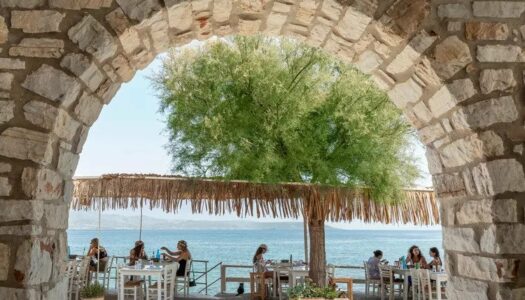 Η Πάρος ως γαμήλιος προορισμός από το Travel + Leisure